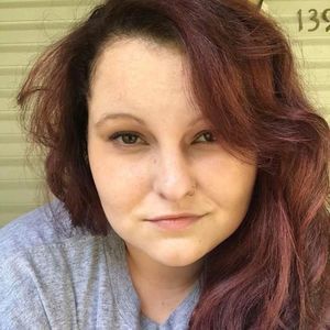 Meet your Posher, Caitlin